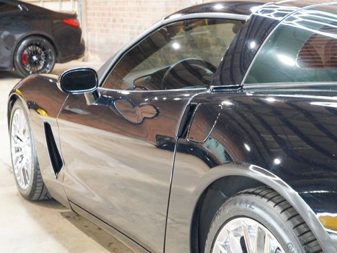 Used 2008 Chevrolet Corvette Coupe w/ Z51 Performance Package RWD image 21