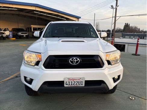 Used 2015 Toyota Tacoma PreRunner w/ TRD Sport Package image 3