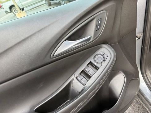 Used 2022 Buick Encore GX Preferred w/ Cold Weather Comfort Package AWD/4WD image 18