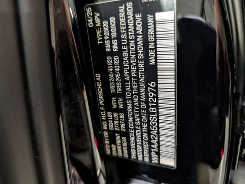 Used 2025 Porsche Macan image 40