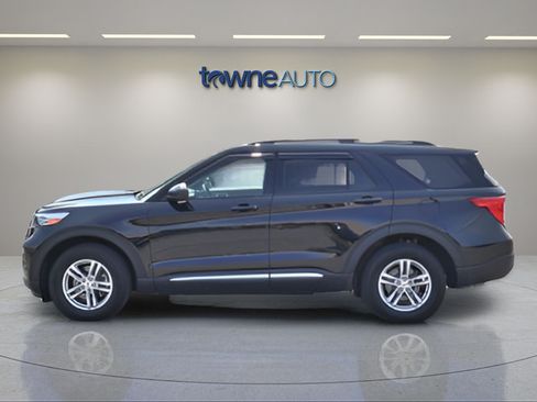 Used 2023 Ford Explorer XLT w/ Equipment Group 202A AWD/4WD image 2