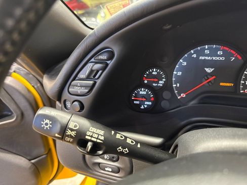 Used 2004 Chevrolet Corvette Convertible w/ Preferred Equipment Group RWD image 83