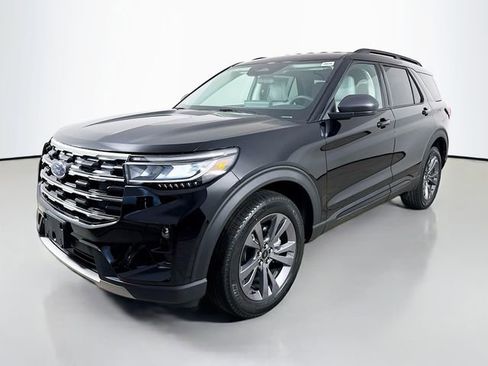 New 2026 Ford Explorer Active w/ Active Comfort Package image 3