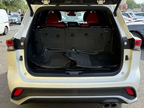 Used 2021 Toyota Highlander XSE image 30