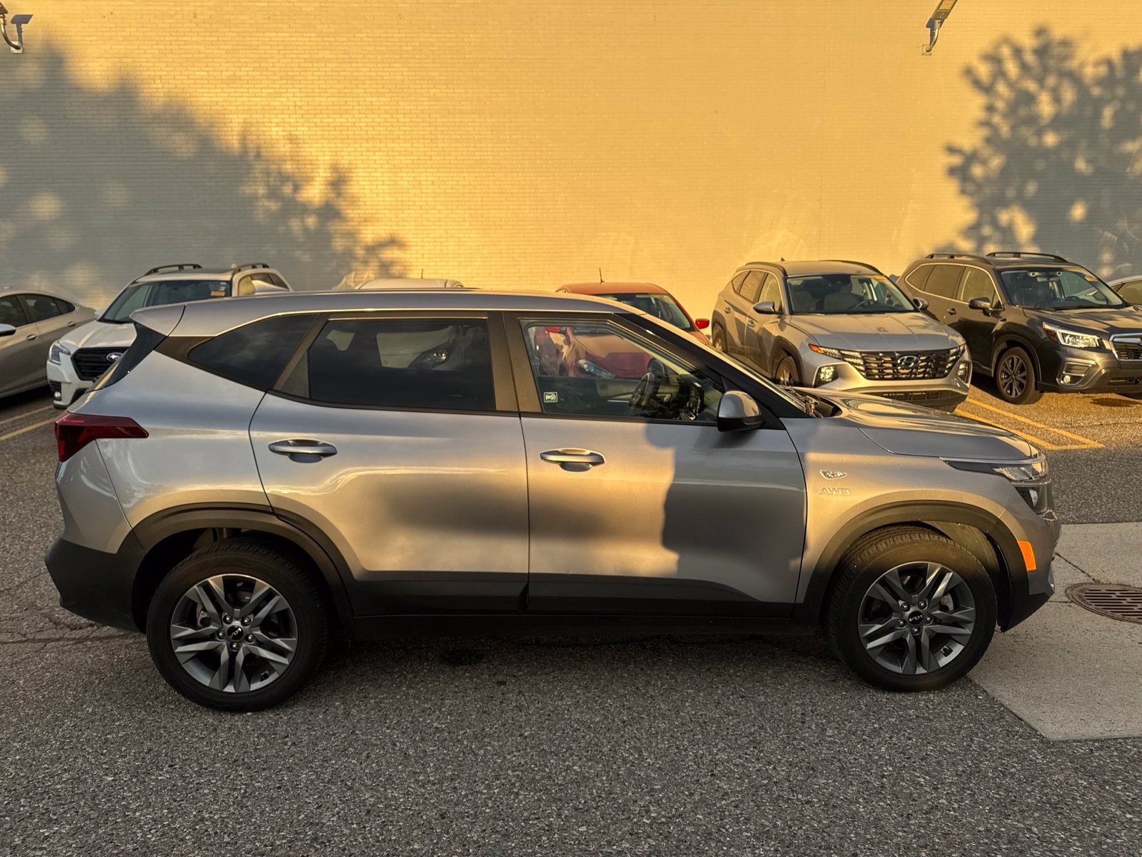 Used 2022 Kia Seltos LX AWD/4WD image 2