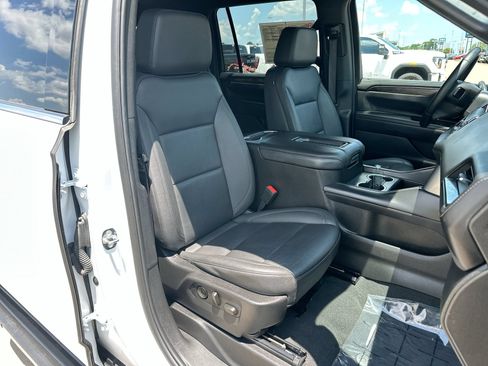 Used 2024 Chevrolet Suburban LT RWD image 26