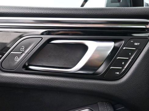 Used 2026 Porsche Macan image 18