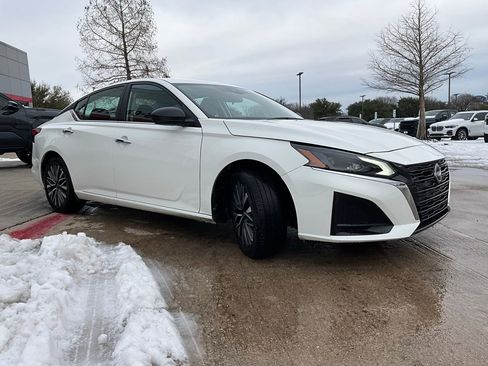 Used 2025 Nissan Altima 2.5 SV image 5
