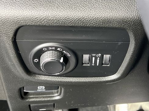 Used 2023 Jeep Grand Cherokee L Laredo image 10