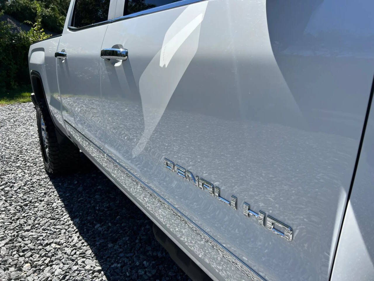 Used 2017 GMC Sierra 2500 Denali w/ Duramax Plus Package AWD/4WD image 11