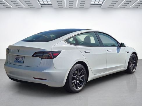 Used 2023 Tesla Model 3 Standard Range RWD image 4