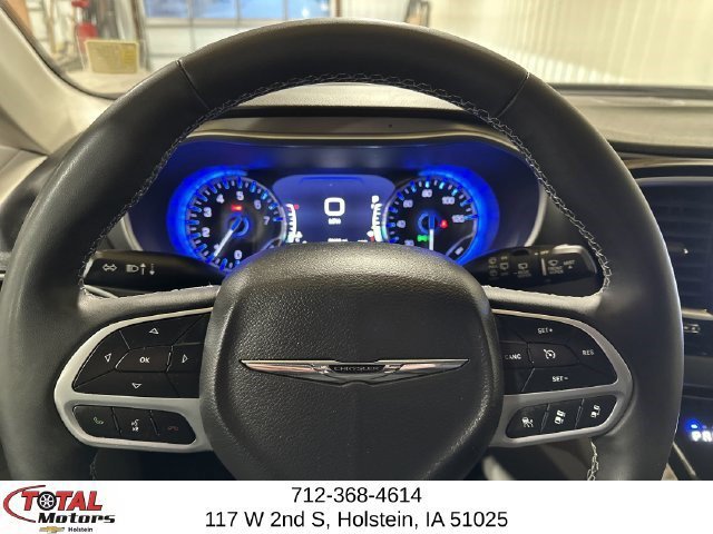Used 2024 Chrysler Pacifica Touring-L FWD image 12