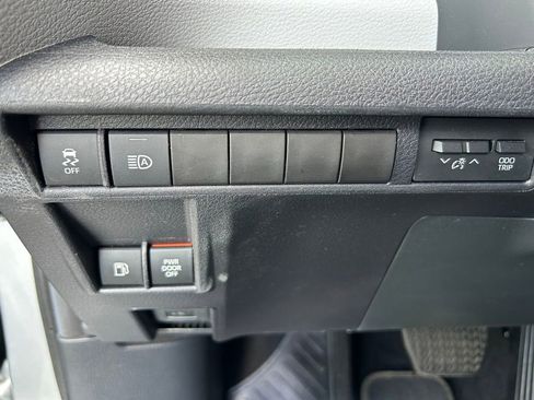 Used 2025 Toyota Sienna XLE FWD image 19