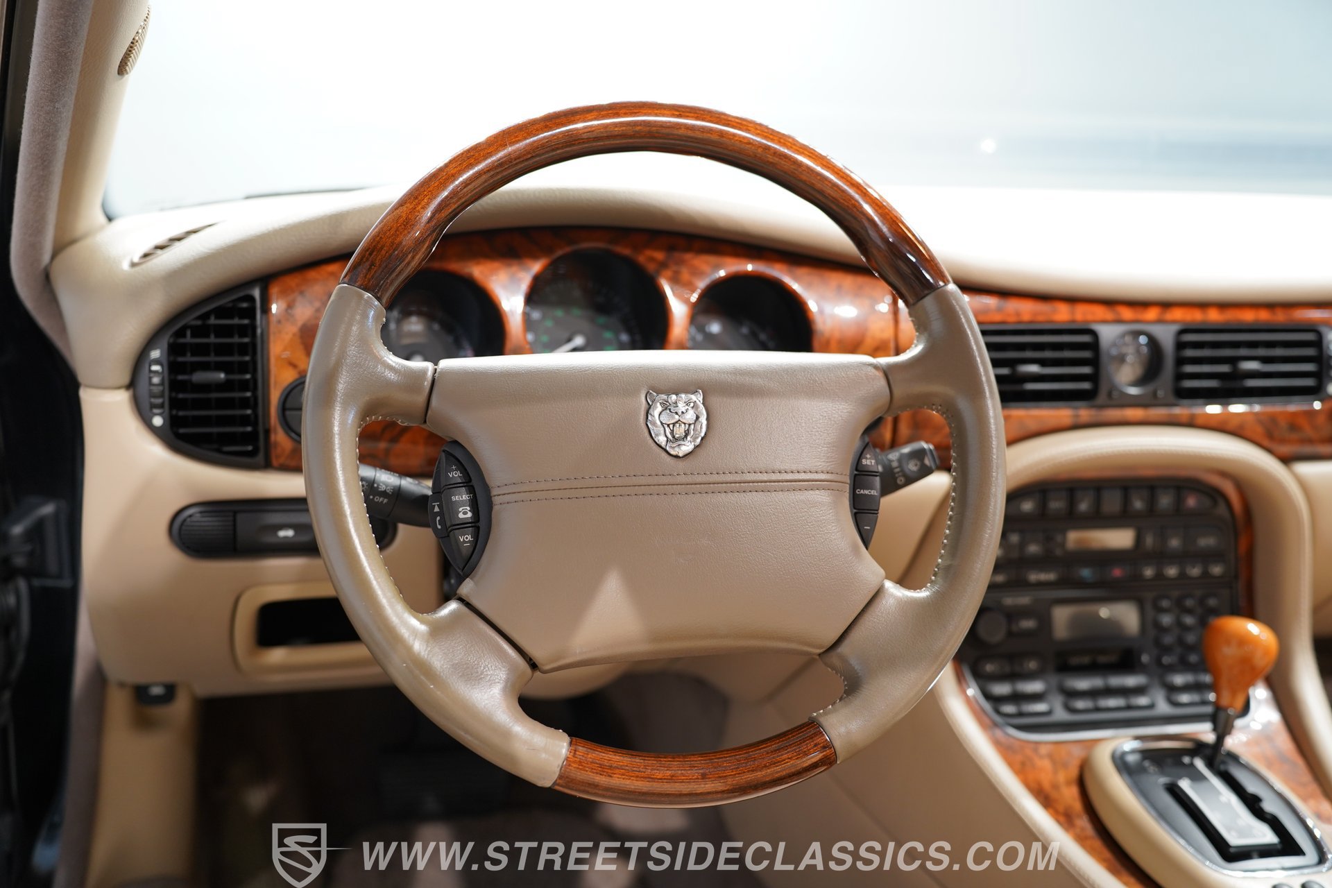 Used 1998 Jaguar XJ8 L RWD image 40