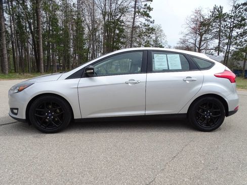 Used 2016 Ford Focus SE w/ Appearance Package w/ Equipment Group 201A FWD image 5