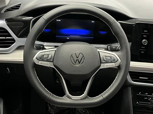 New 2025 Volkswagen Taos SE image 9