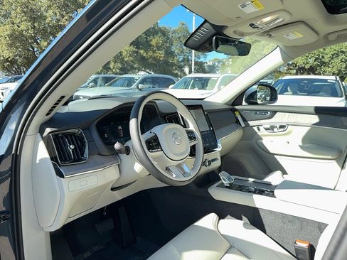 New 2026 Volvo XC90 B6 Ultra w/ Protection Package image 11