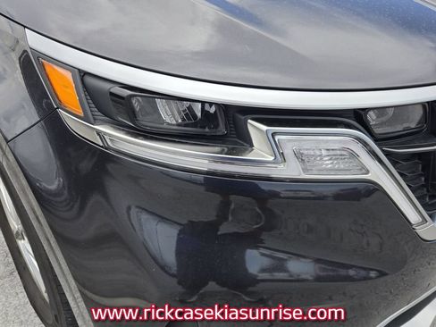 Used 2024 Kia Carnival LX FWD image 5