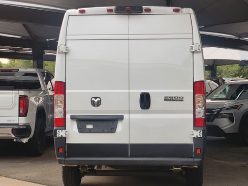 Used 2025 RAM ProMaster 2500 w/ Convenience Group FWD image 3