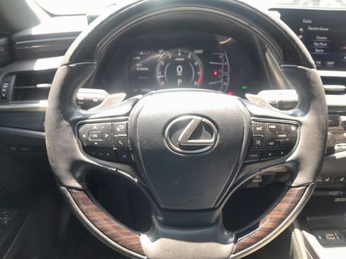 Used 2019 Lexus ES 350 Ultra Luxury w/ Accessory Package FWD image 5