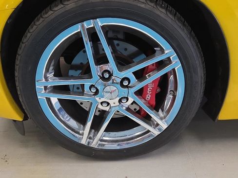 Used 2006 Chevrolet Corvette Coupe w/ Preferred Equipment Group RWD image 2