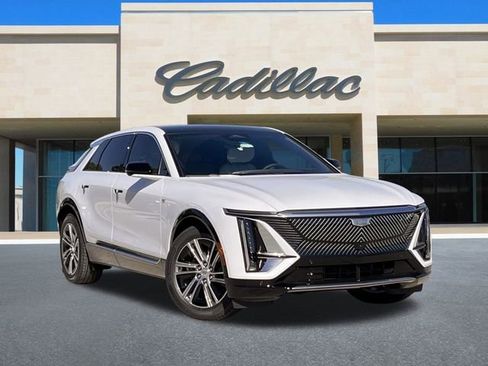 New 2026 Cadillac Lyriq Luxury image 2