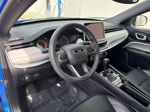 Used 2025 Jeep Compass Limited AWD/4WD image 11