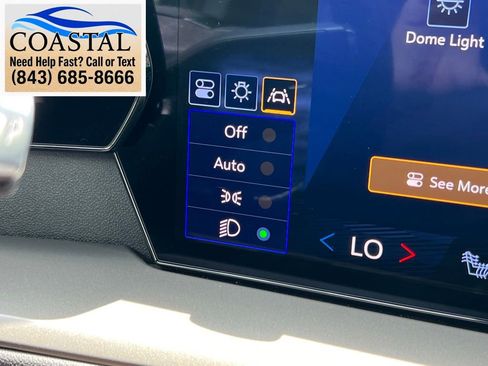 Used 2025 Chevrolet Traverse LT FWD image 46