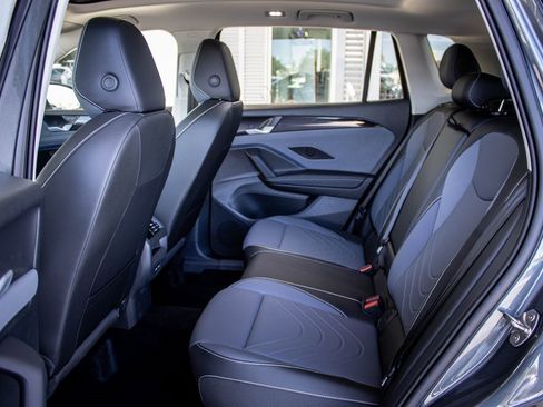 Certified 2025 Volkswagen Tiguan SE image 47