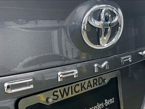 Used 2018 Toyota Camry LE image 14