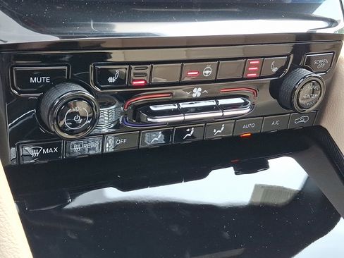 New 2025 Jeep Grand Cherokee Limited image 12