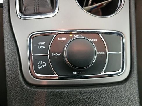 Certified 2020 Jeep Grand Cherokee Laredo image 22