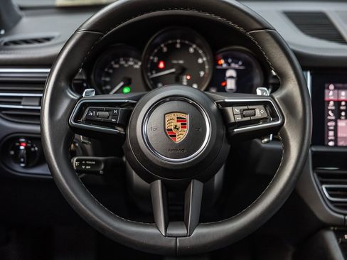 Certified 2022 Porsche Macan image 14