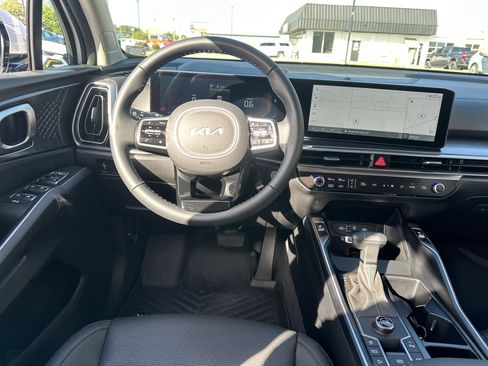 Used 2025 Kia Sorento S FWD image 15