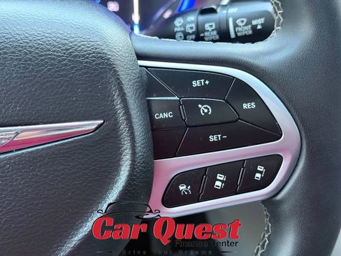 Used 2023 Chrysler Pacifica Touring-L FWD image 33