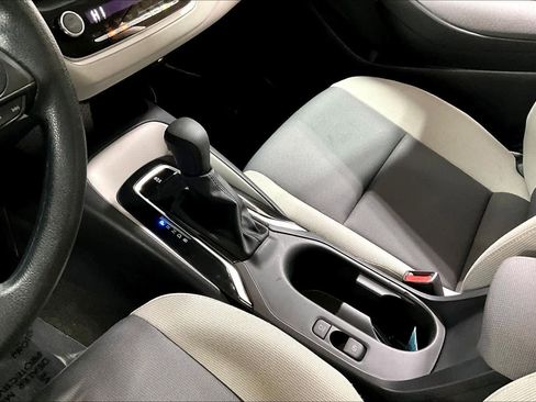 Used 2025 Toyota Corolla LE w/ Convenience Package image 18