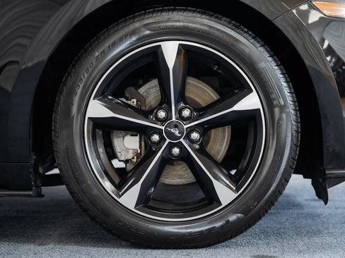 Used 2018 Ford Mustang Coupe RWD image 17