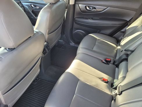 Used 2019 Nissan Rogue SV FWD image 11