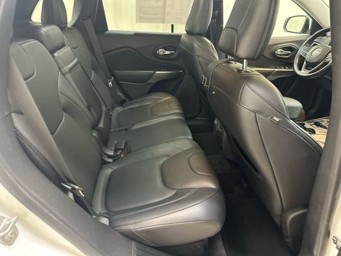 Used 2019 Jeep Cherokee Limited w/ Luxury Group AWD/4WD image 20