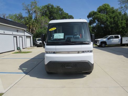 Used 2024 Chevrolet Brightdrop 400 w/ Commercial Equipment Package image 2