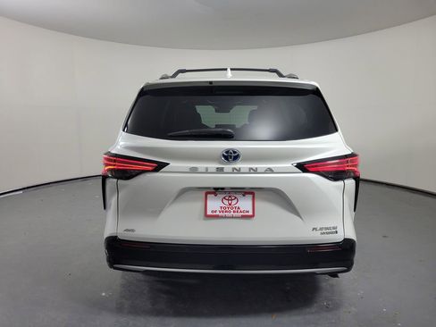 Certified 2023 Toyota Sienna Platinum AWD/4WD image 7