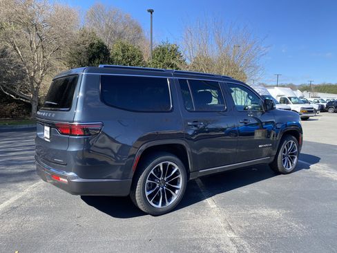 Used 2022 Jeep Wagoneer Series III w/ Premium Group I image 9