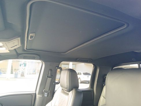 Used 2022 Nissan Frontier PRO-4X w/ Pro-4X Premium Package image 12