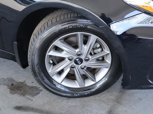 Used 2020 Kia Optima LX image 3