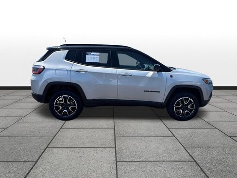 Used 2025 Jeep Compass Trailhawk AWD/4WD image 6
