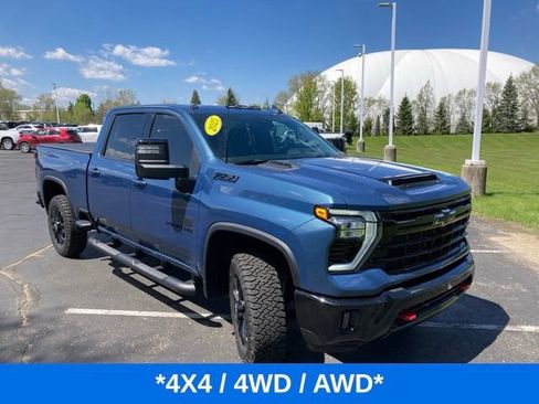 Used 2025 Chevrolet Silverado 2500 LTZ w/ LTZ Plus Package AWD/4WD image 2