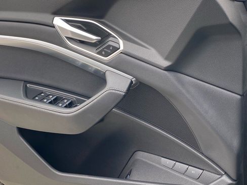 Used 2022 Audi e-tron Premium image 19