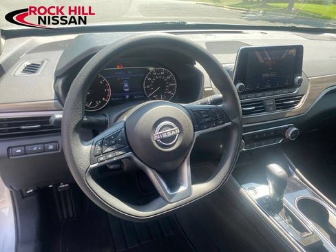 Used 2023 Nissan Altima 2.5 SV FWD image 18