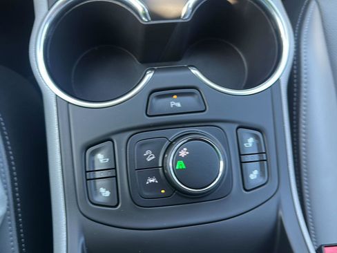 Used 2024 GMC Terrain SLT w/ Tech Package image 16