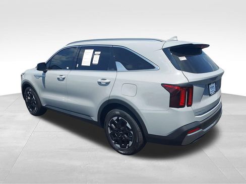 Used 2025 Kia Sorento S w/ Panoramic Sunroof Package FWD image 3